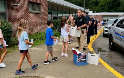 EG Students ‘High Five’ Local Police, Firefighters 